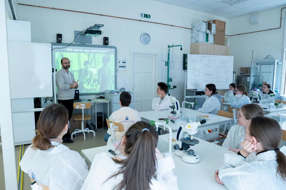 Laboratóriumi gyakorlat Szent-Györgyi Vezető tanár irányításával